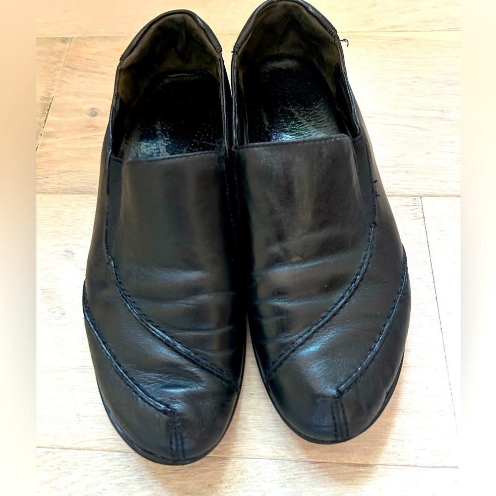 Medicus Black Leather Slip-On Loafers with Elastic Panels